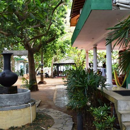 Rupa's Hotel Arugam Bay Bagian luar foto