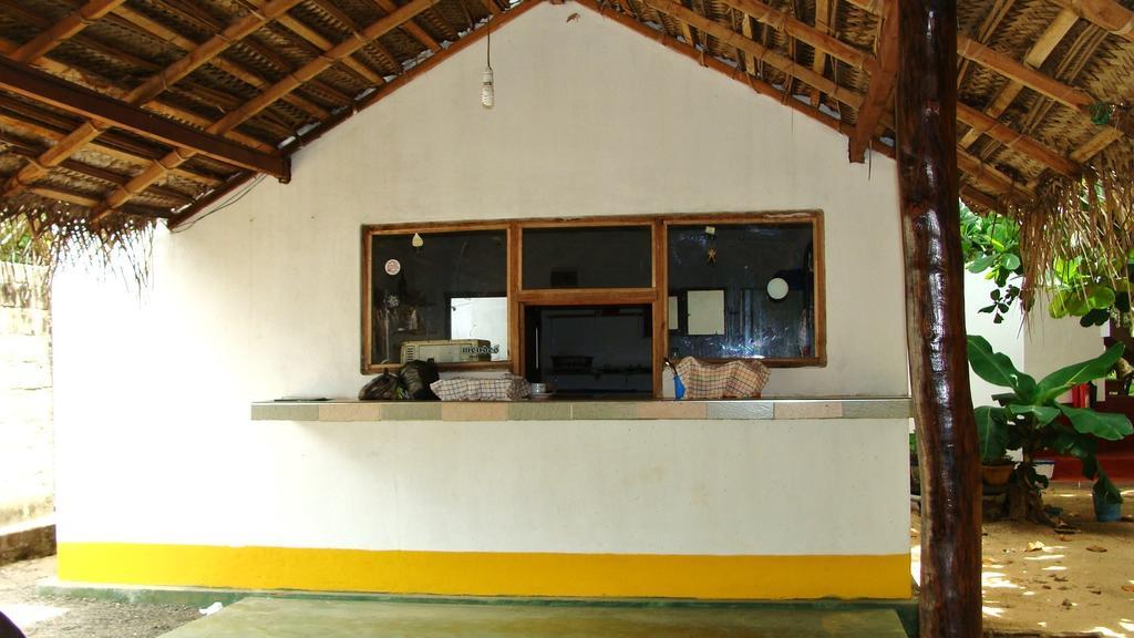 Rupa's Hotel Arugam Bay Bagian luar foto