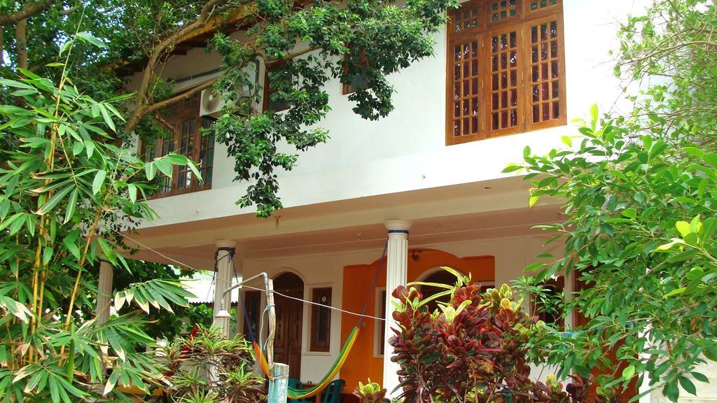 Rupa's Hotel Arugam Bay Ruang foto