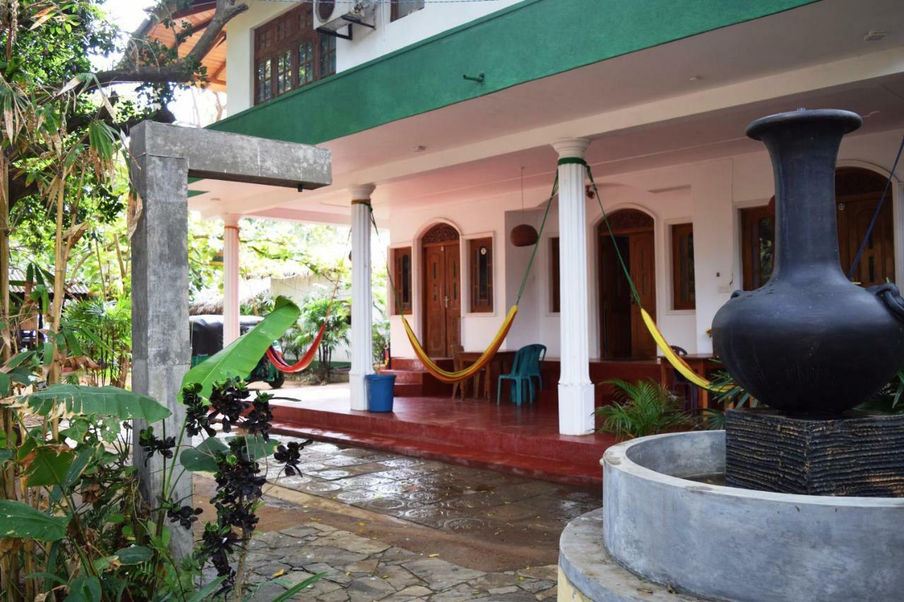 Rupa's Hotel Arugam Bay Bagian luar foto