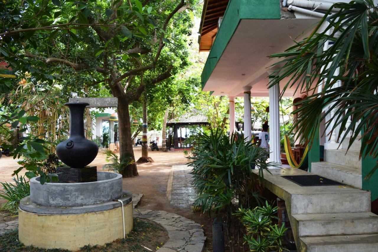 Rupa's Hotel Arugam Bay Bagian luar foto