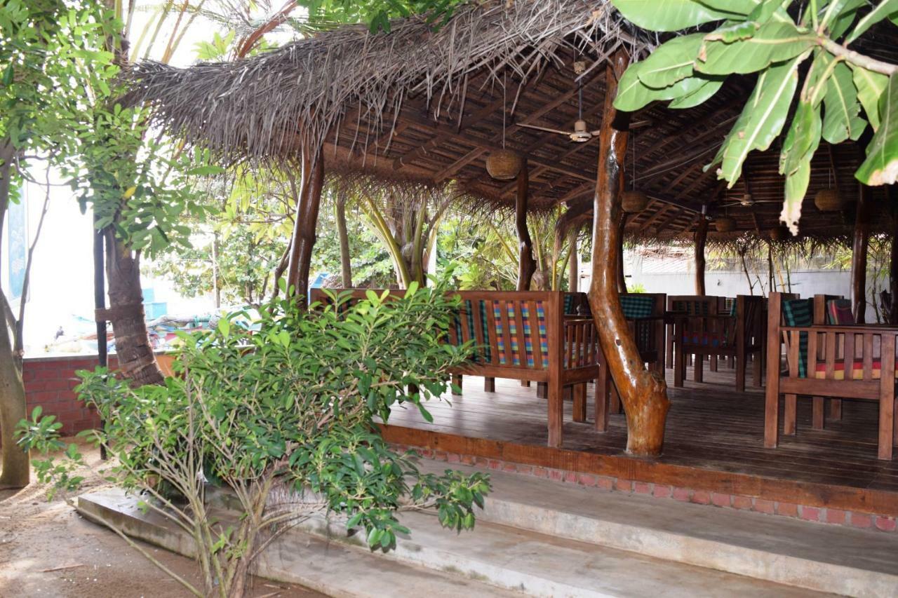 Rupa's Hotel Arugam Bay Bagian luar foto